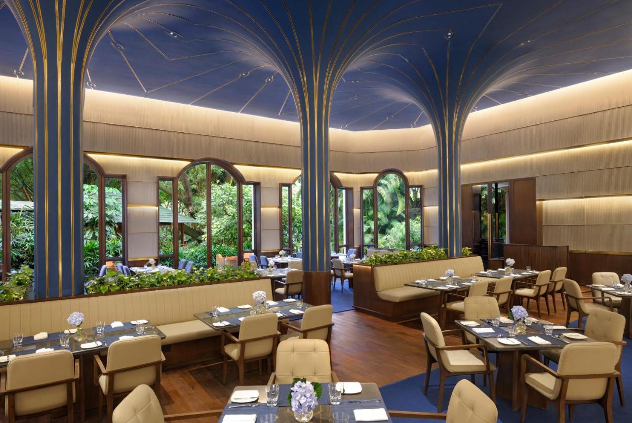 The Oberoi Bengaluru Otel Dış mekan fotoğraf The restaurant's interior
