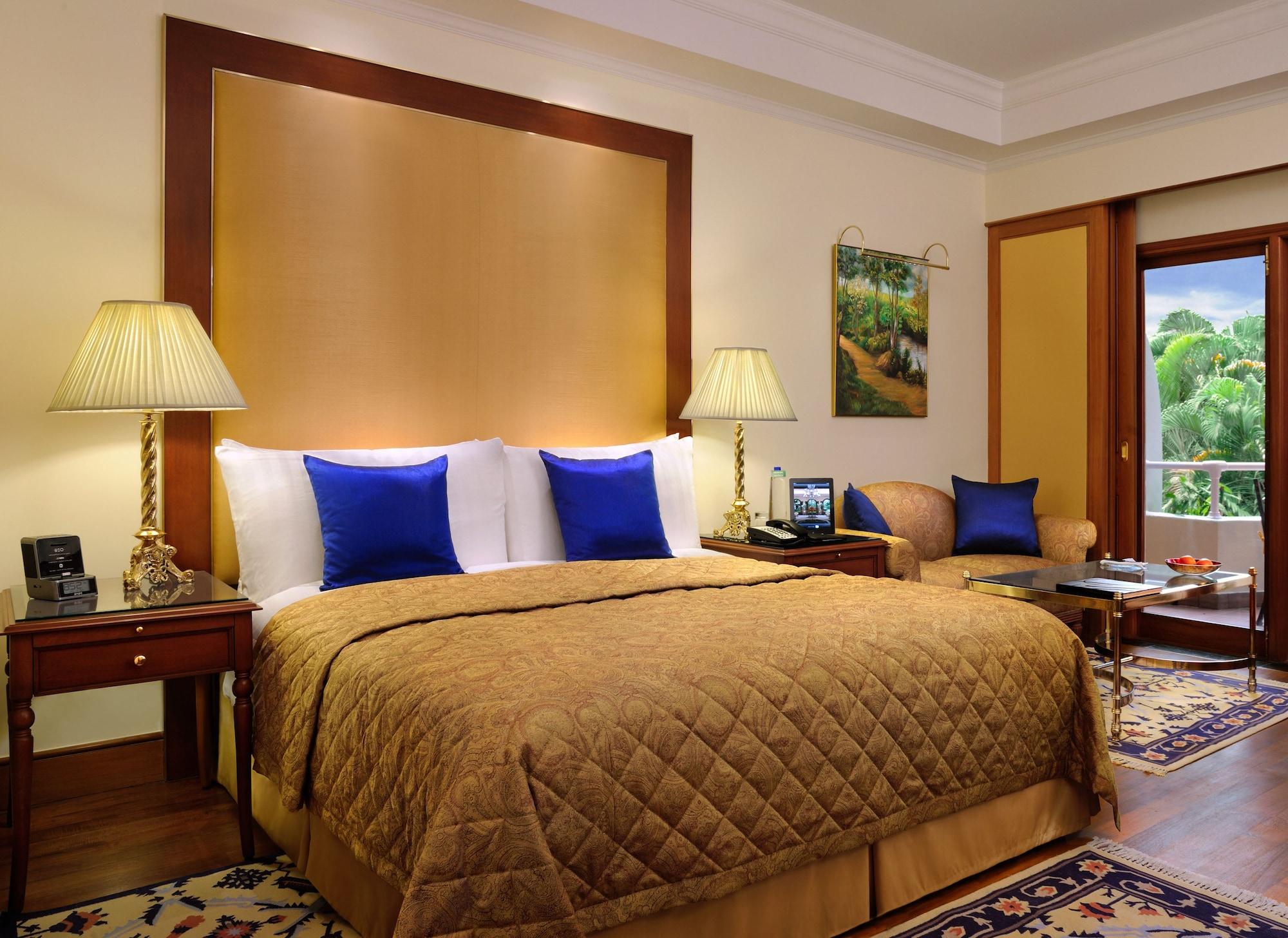 The Oberoi Bengaluru Otel Dış mekan fotoğraf A room at the Taj Bengal