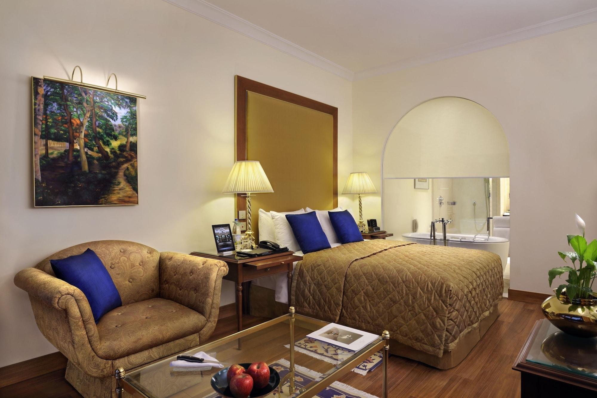 The Oberoi Bengaluru Otel Dış mekan fotoğraf A room at the Imperial