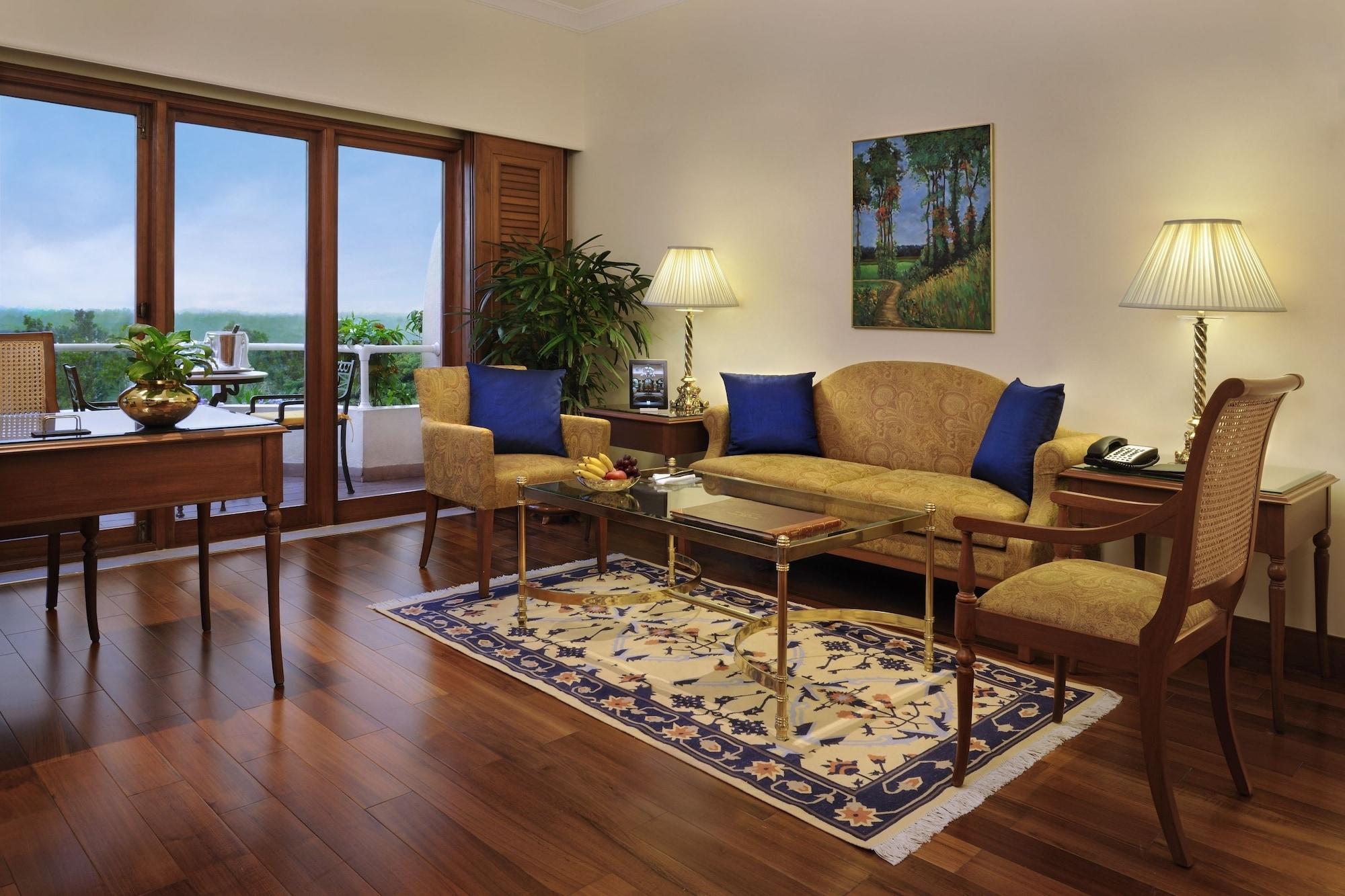 The Oberoi Bengaluru Otel Dış mekan fotoğraf A living room at the Taj Bengal